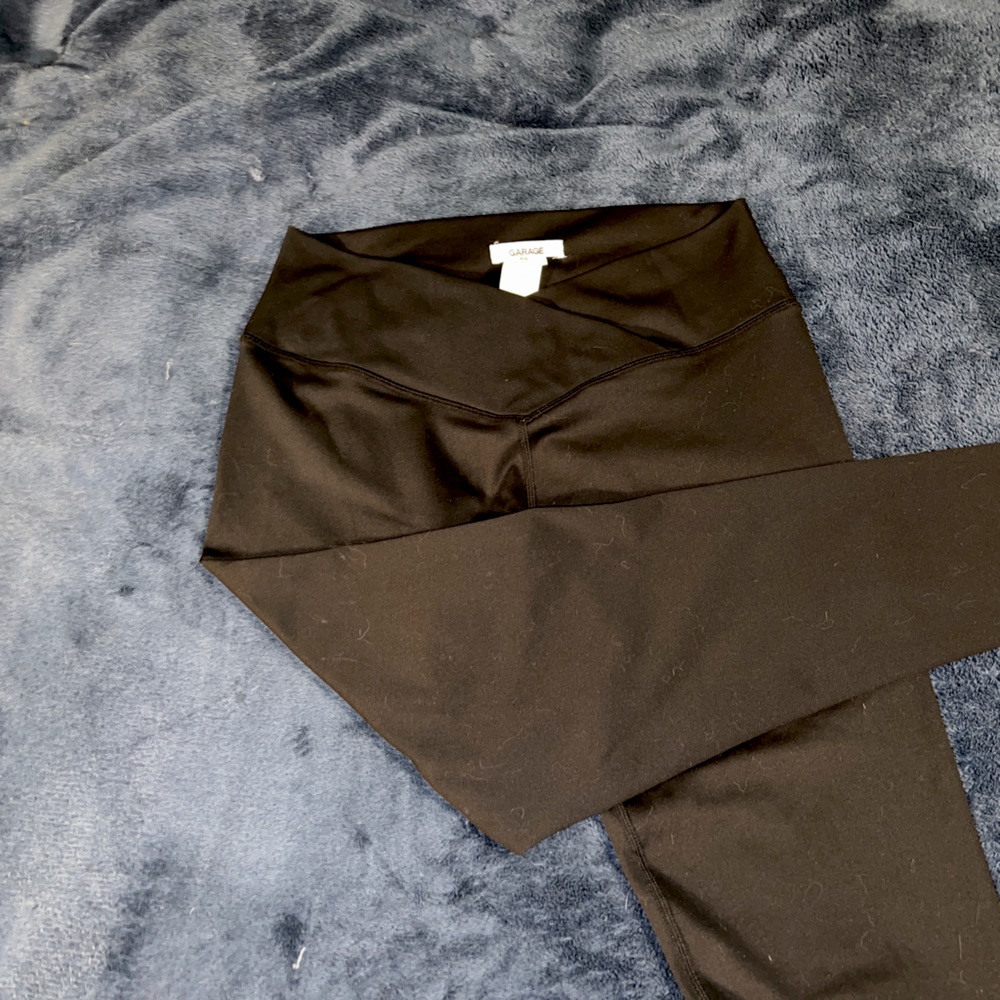Black crossover waistband leggings